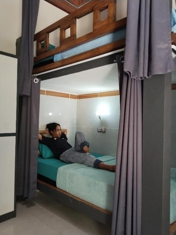 Shared Dormitory, Garden View