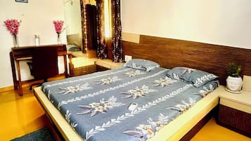 2 bedrooms, iron/ironing board, Internet