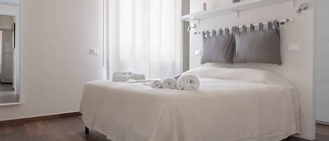 2 habitaciones, tabla de planchar con plancha, wifi y ropa de cama