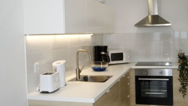 Fridge, microwave, oven, dishwasher - Caparica Sea View Apartment by Interhome (Costa da Caparica)