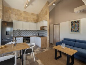 A compact living space with a kitchenette, dining area, and a sofa. - Charming villa Viliska with heated pool by Interhome (Donje Rastane)