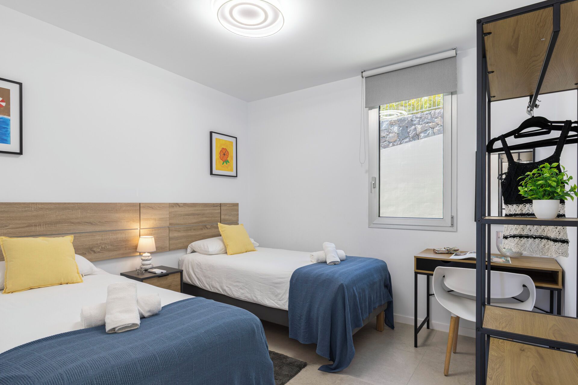 Iron/ironing board, Internet, bed sheets