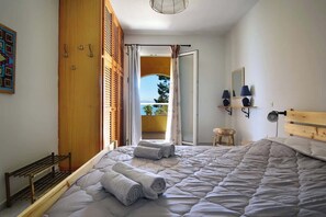 4 bedrooms, WiFi, bed sheets - Seafront Cozy Villa - Corfu Homely Getaway (Kavos)