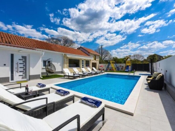 Pool - Villa Mare with heated pool and gym by Interhome (Crno)