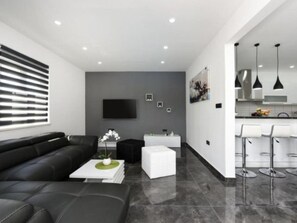 TV, DVD player - Villa Mare with heated pool and gym by Interhome (Crno)