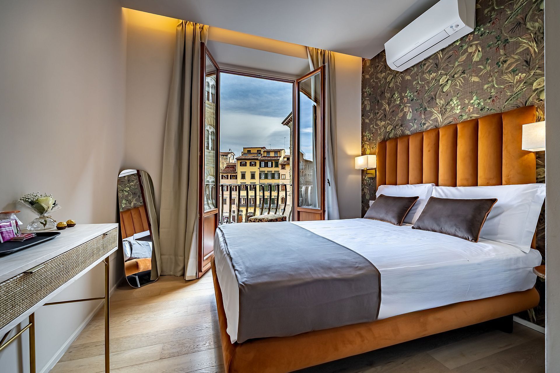 Basic-Doppelzimmer, Balkon, Stadtblick | Zimmersafe, kostenloses WLAN