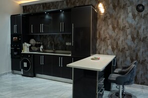 Private kitchen - Cozy Studio apartment (Accra)
