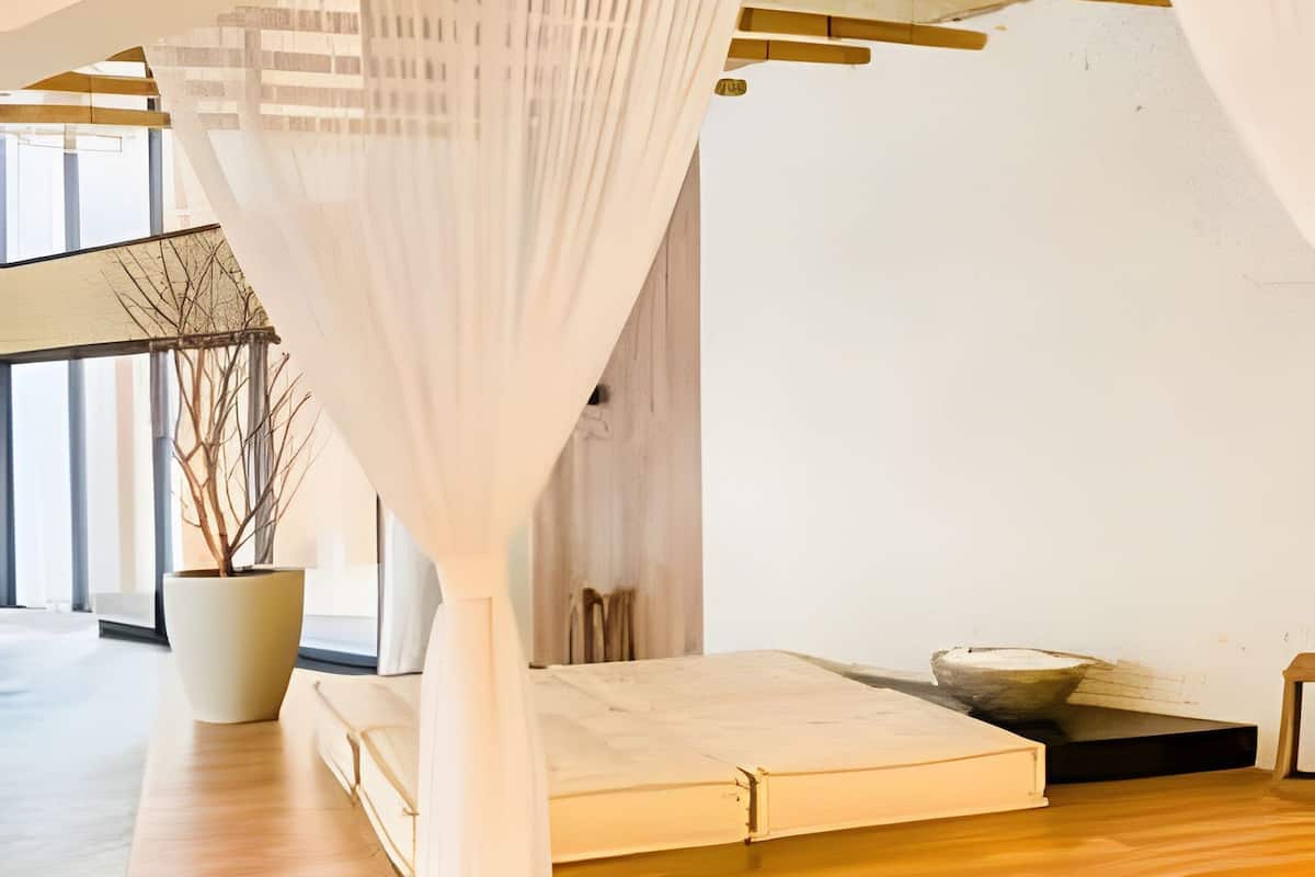 Appartement Deluxe | Rideaux dâobscurcissement, fer et planche Ă repasser