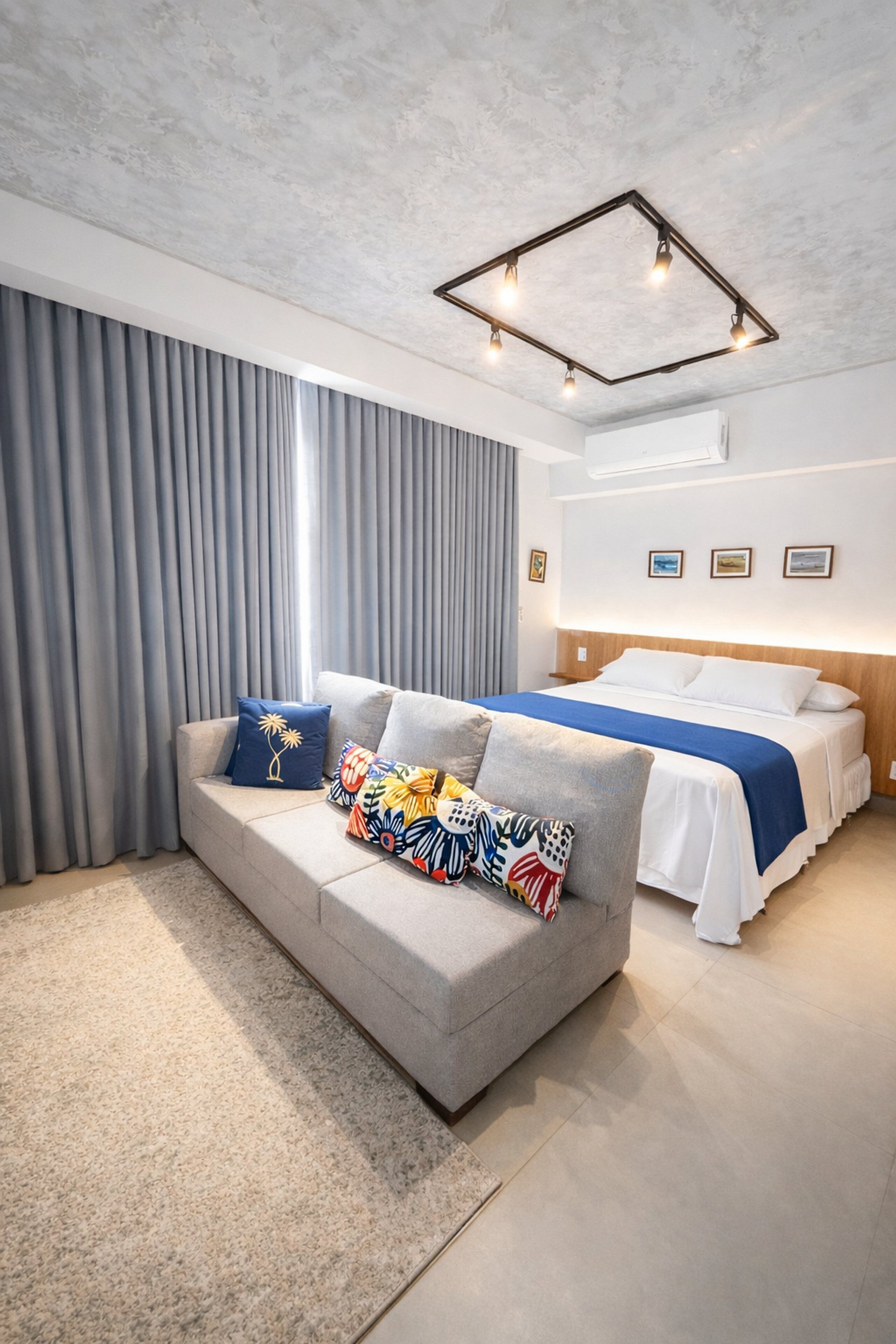 Cortinas blackout, tabla de planchar con plancha y wifi gratis 