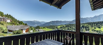 Apartment Tavaun - Crap Grisch, (Flims Dorf). 1.5 Zimmer Wohnung by Interhome