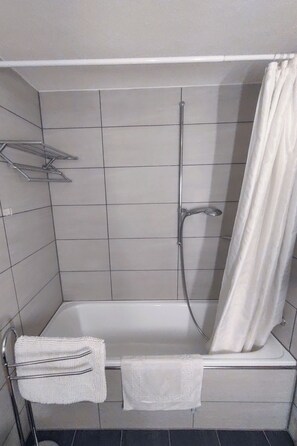 Bathroom - Apartment  by Interhome (Laax)