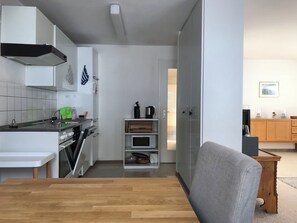 Kühlschrank, Mikrowelle, Ofen, Geschirrspüler