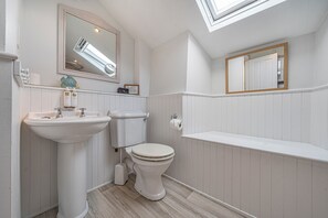 Deluxe Cottage, 2 Bedrooms, Non Smoking, City View | Bathroom | Separate tub and shower, free toiletries, hair dryer, towels