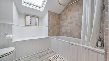 Deluxe Cottage, 2 Bedrooms, Non Smoking, City View | Bathroom