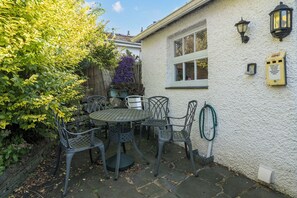 Outdoor dining - 7 Church Street (Ambleside)