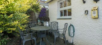 7 Grade II Listed Cosy Cottage Free Parking
