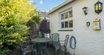 7 Grade II Listed Cosy Cottage Free Parking