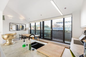 Interior - GuestReady - Chic London Flat with Balcony Retreat (London)
