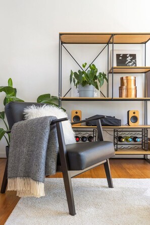 Interior - GuestReady - Chic London Flat with Balcony Retreat (London)