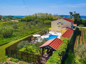 A two-story house with a swimming pool, surrounded by a fenced garden and a view of the sea. - Apartment house Simoni with pool by Interhome (Privlaka)