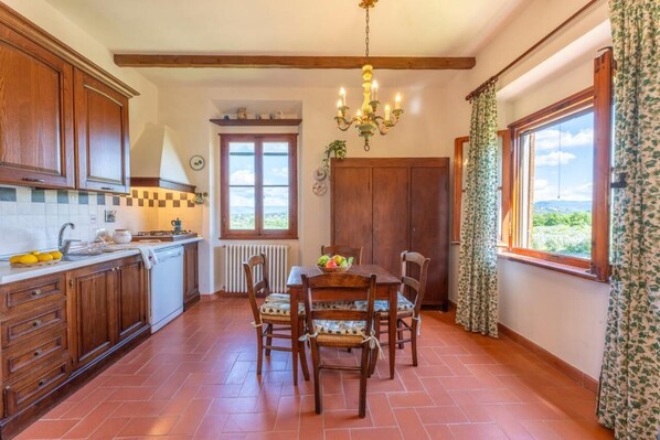 Dining - Vrbo Property (Toscana)