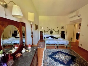 Room - Vrbo Property (Toscana)