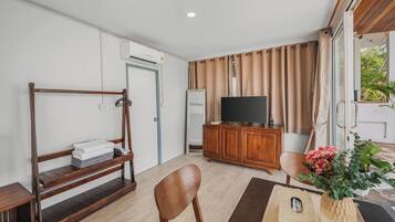 Room, 1 Bedroom | Living room