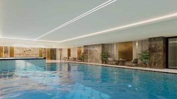 Una piscina cubierta