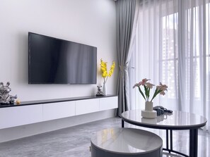 Luxury Apartment, 1 Bedroom, City View | Ruang tamu