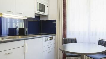 Fridge, microwave, oven, cookware/dishes/utensils