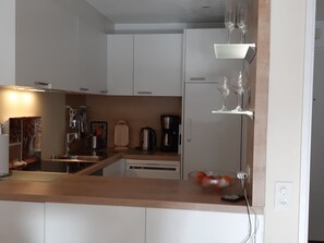 Fridge, oven, dishwasher, cookware/dishes/utensils - Signinablick, (Laax Dorf), by Interhome (Laax)