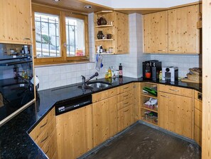 Fridge, oven, dishwasher, cookware/dishes/utensils