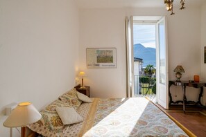 Iron/ironing board - A charming, detached, 200-square-meter period house on three levels, accommodating up to 10 people.The property is located in Gravedona e Uniti, a charming village on the northwest shore of Lake Como, known for its historic center and picturesque lakefro (Gravedona ed Uniti)