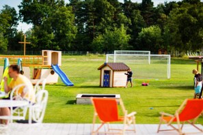 A playground with a slide, a small shed, and a soccer goal. - 3-person holiday apartment with balcony (Debki)
