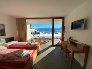 1 bedroom, internet - Casa Admisa, (Flims Dorf). 3.5 Ferienwohnung, 2 Duschen, 2 WC, 85 m2, für max. by Interhome (Flims)