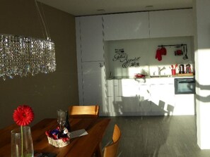 Dining - Casa Admisa, (Flims Dorf). 3.5 Ferienwohnung, 2 Duschen, 2 WC, 85 m2, für max. by Interhome (Flims)