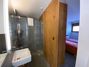 Bathroom - Casa Admisa, (Flims Dorf). 3.5 Ferienwohnung, 2 Duschen, 2 WC, 85 m2, für max. by Interhome (Flims)