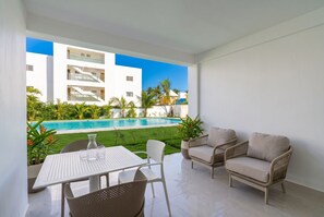 Outdoor dining - Modern Poolside Apt I Beach & Town (Cabarete)