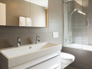 Towels - Mirasol, (Flims Waldhaus). 4.5 Zimmerwohnung by Interhome (Flims)
