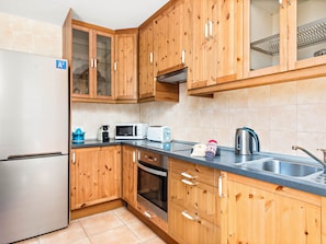 Kühlschrank, Mikrowelle, Ofen, Geschirrspüler