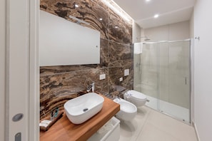 Double Room | Bathroom | Slippers - B&B Gargiulo Family (Sorrento)