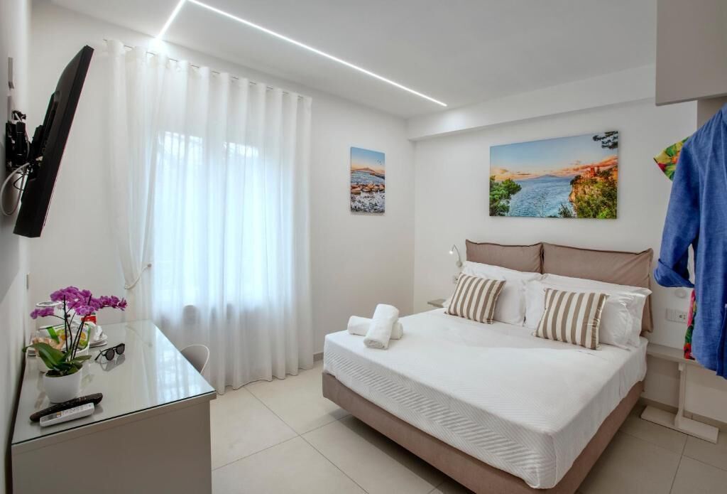 Double Room | In-room safe, blackout drapes, free WiFi