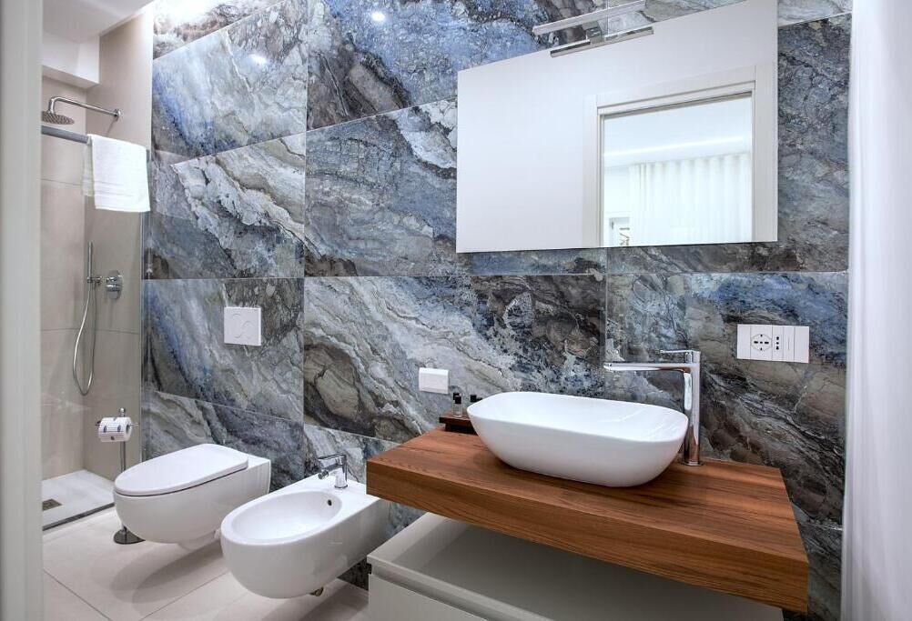 Chambre Double, balcon | Salle de bain