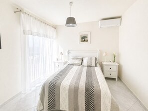 Bed sheets - Sea view apartment, quiet residence, 10 minutes from the center and beaches. (Bandol)