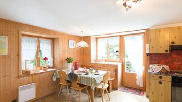Fridge, oven, cookware/dishes/utensils