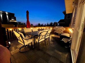 Outdoor dining - Newly Renovated Bedford Suite (Halifax)