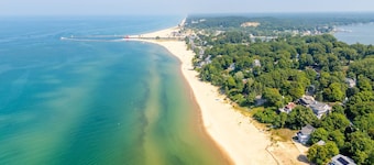 Hemingway's Beach House, Jacuzzi - perfect kids & families - 15 min to Saugatuck
