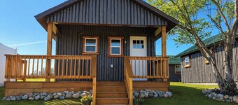 Pleasant 1-bedroom cabin with AC in charming Cheboygan
