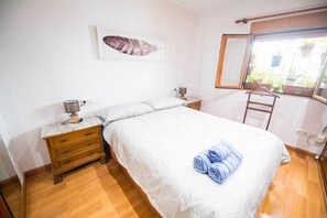 1 chambre, fer et planche à repasser, Wi-Fi, literie fournie