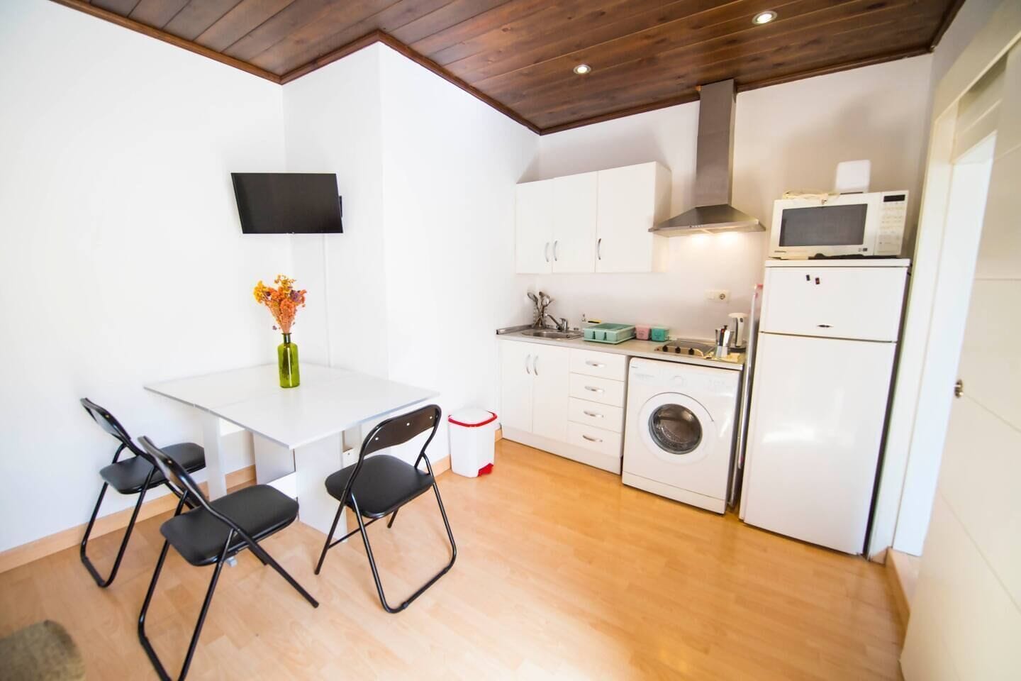冰箱、微波炉、烤面包机、厨具/餐具